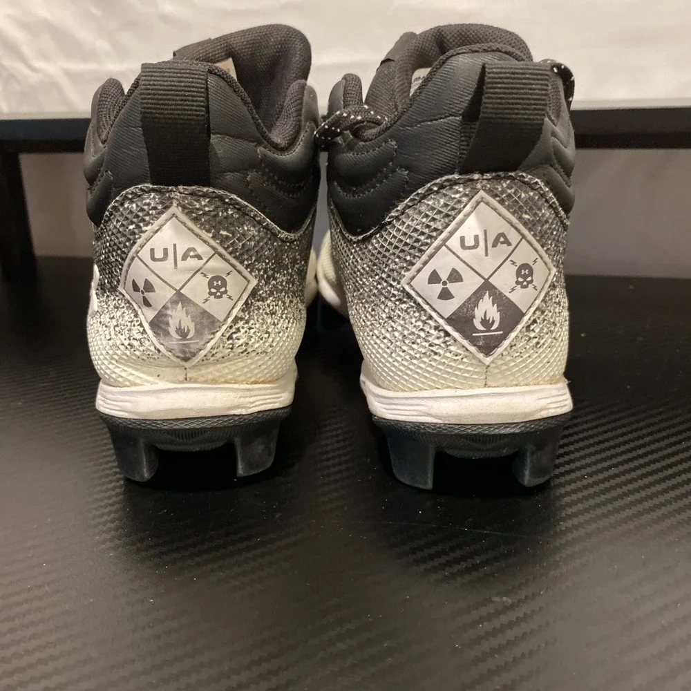 Under Armour Spotlight Franchise RM 2.0 Football Cleats Black White 5.5Y 3025087
